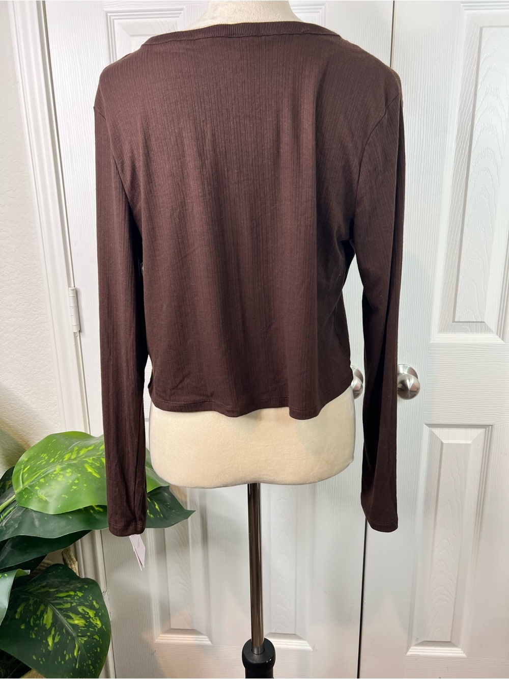 Dex Brown Ribbed Button-Front Long Sleeve Top - Picture 7 of 9